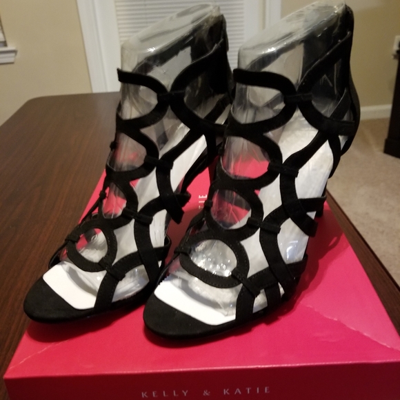 Cute Strappy Sandals - Picture 1 of 4